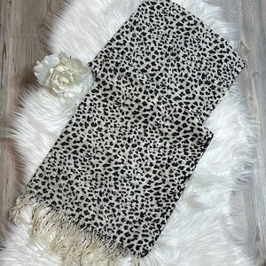 🆕NWOT VINTAGE HAVANA Black and White Leopard Scarf, 24X62